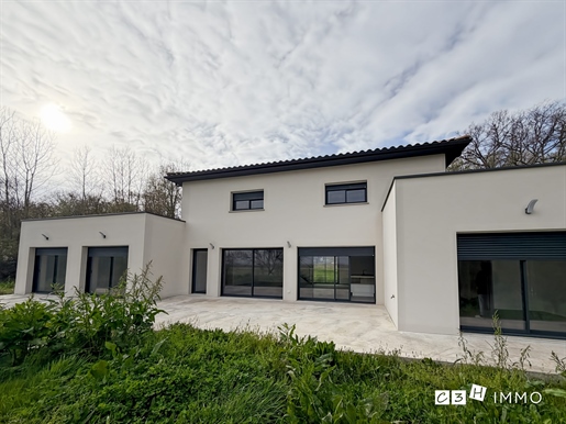 Titel: Hus til salg i Bérat