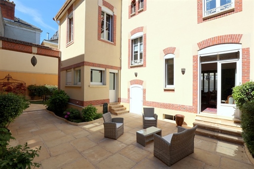 Dpt Marne (51), for sale Epernay Bourgeoise house of 256 m² with garage, basement, large exterior, a