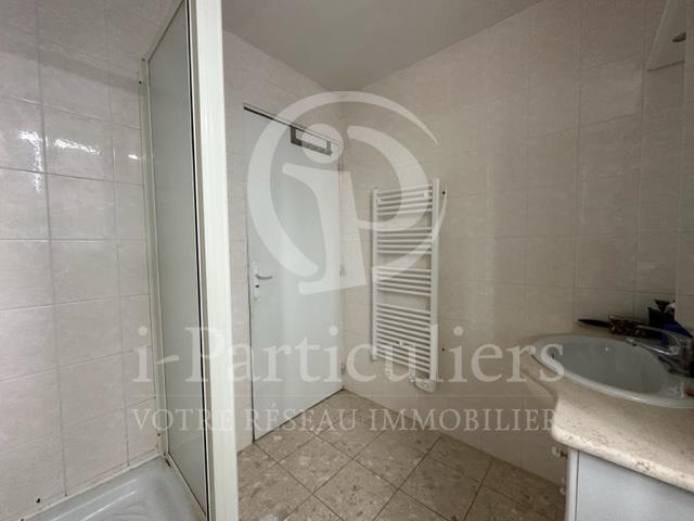 Authenticity and charm for this property complex - centre of Trégunc
