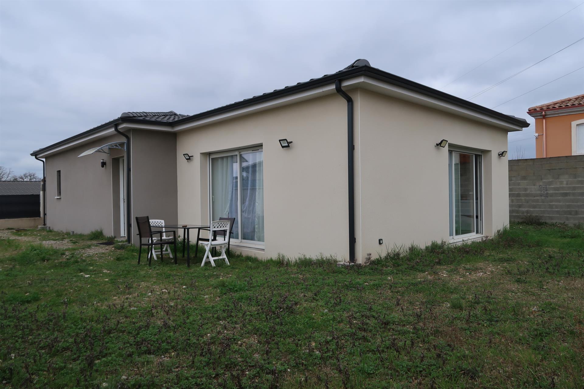 Single-storey house 3 bedrooms 99m2 Chatuzange le Goubet