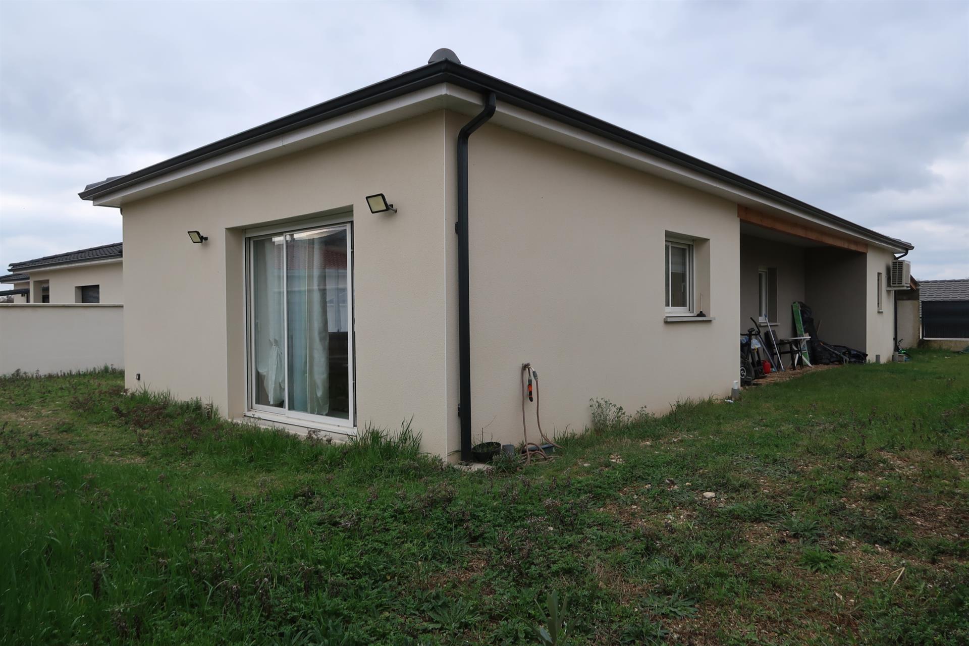 Single-storey house 3 bedrooms 99m2 Chatuzange le Goubet
