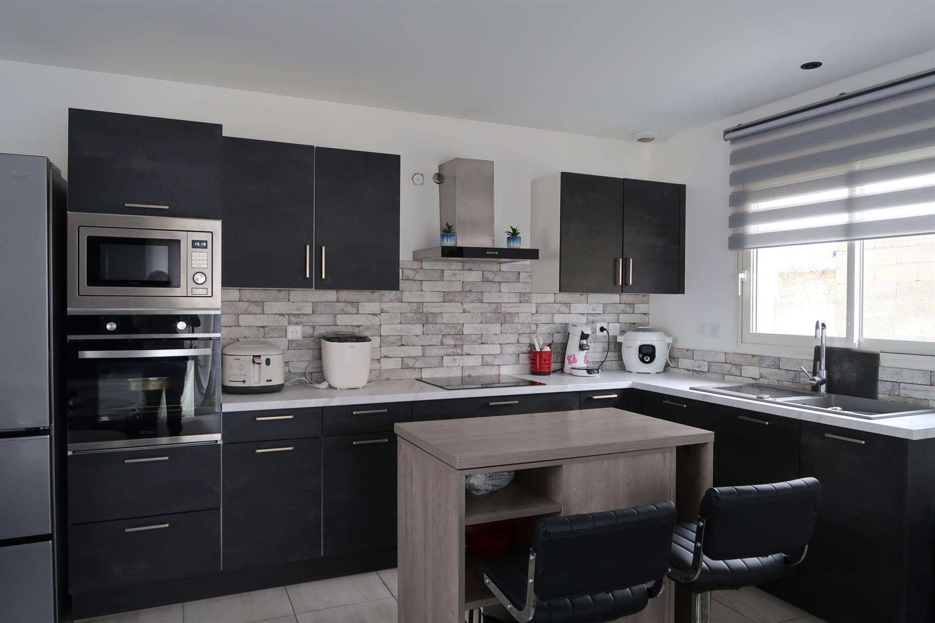 Single-storey house 3 bedrooms 99m2 Chatuzange le Goubet