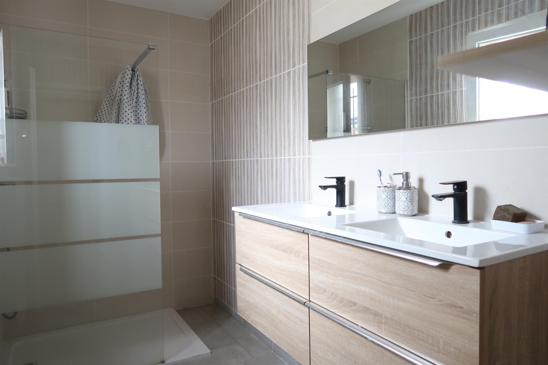 Single-storey house 3 bedrooms 99m2 Chatuzange le Goubet
