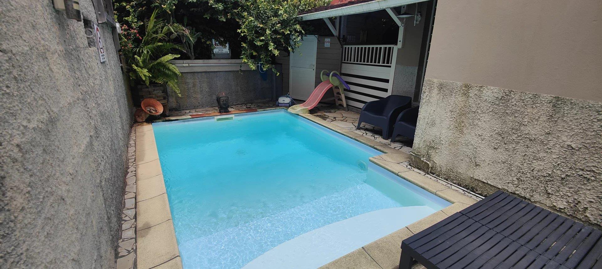 ( 97270 ) Saint-Esprit - Villa F5 with swimming pool of 165 m² on land of 205 m²
