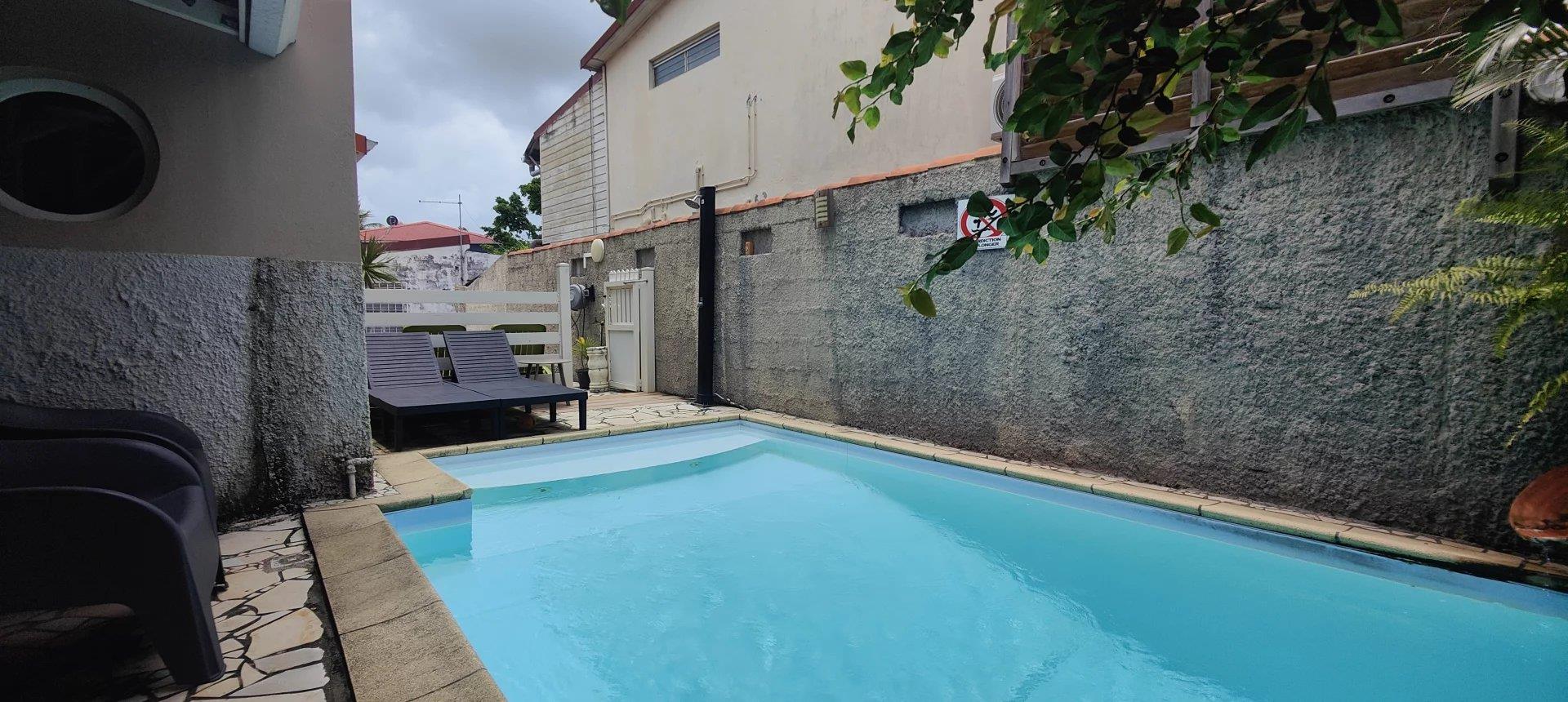 ( 97270 ) Saint-Esprit - Villa F5 with swimming pool of 165 m² on land of 205 m²