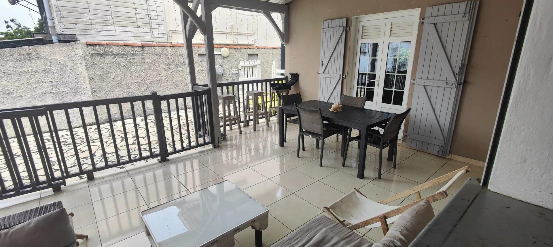 ( 97270 ) Saint-Esprit - Villa F5 with swimming pool of 165 m² on land of 205 m²