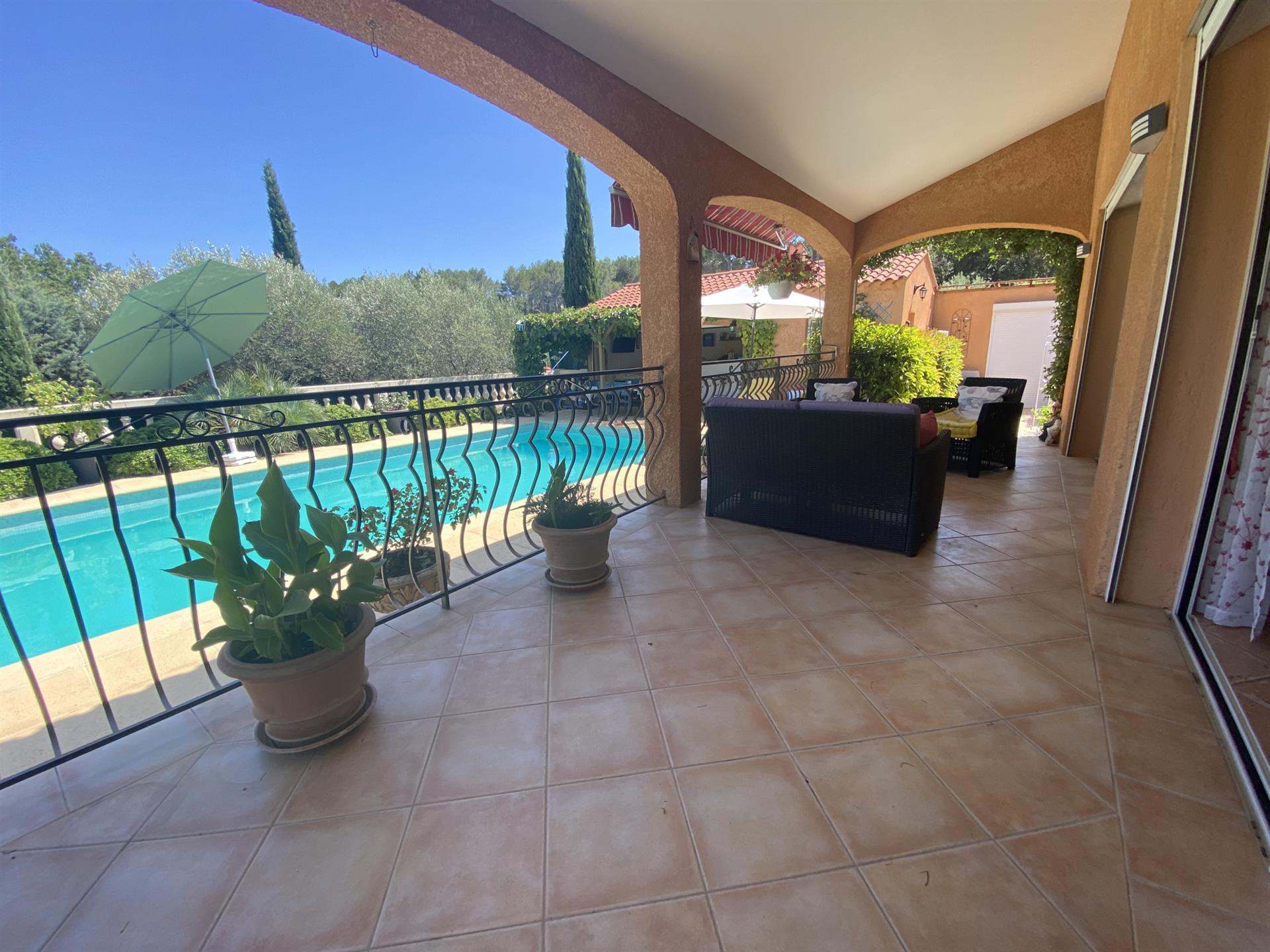 Detached villa with pool