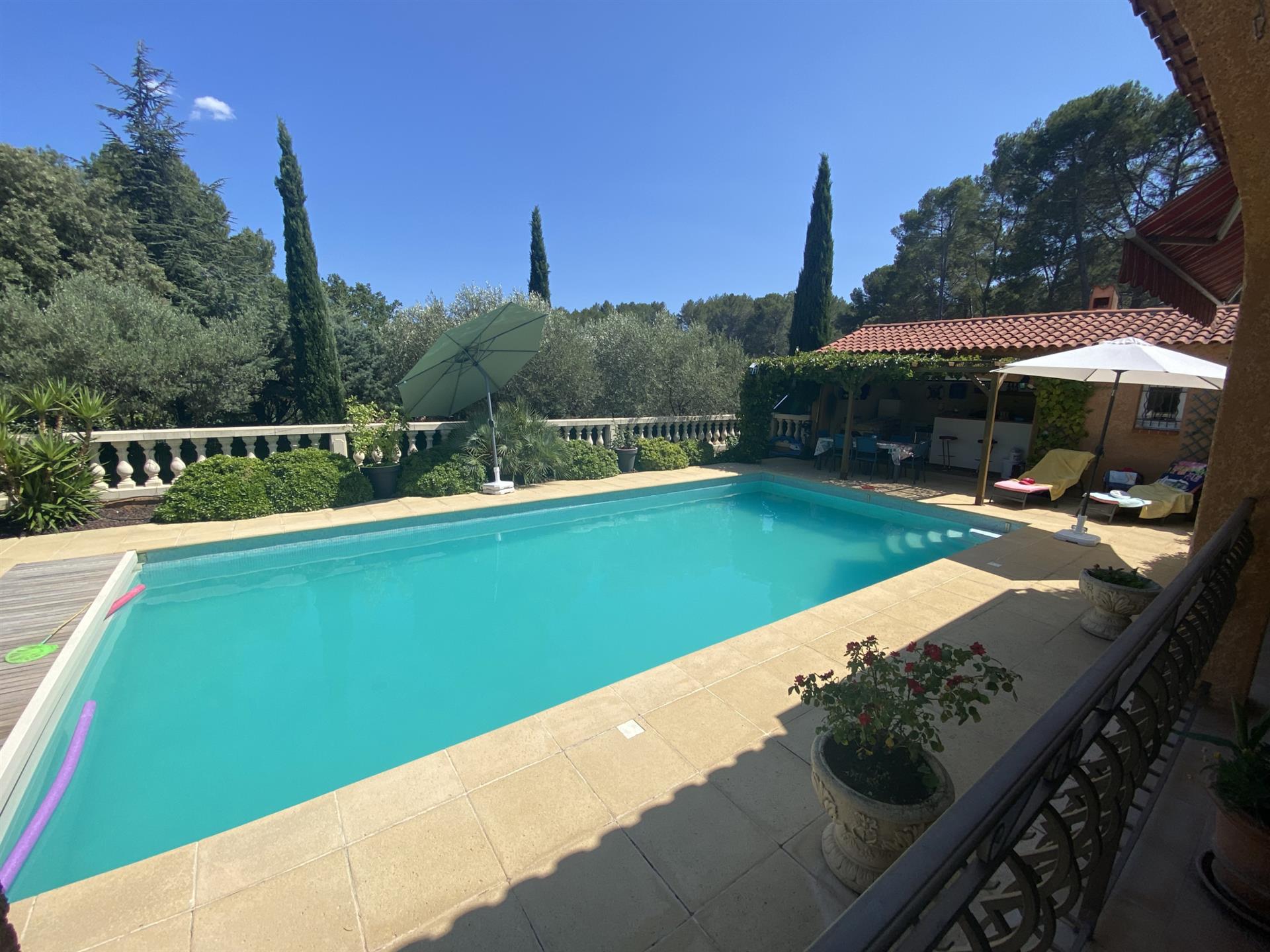 Detached villa with pool