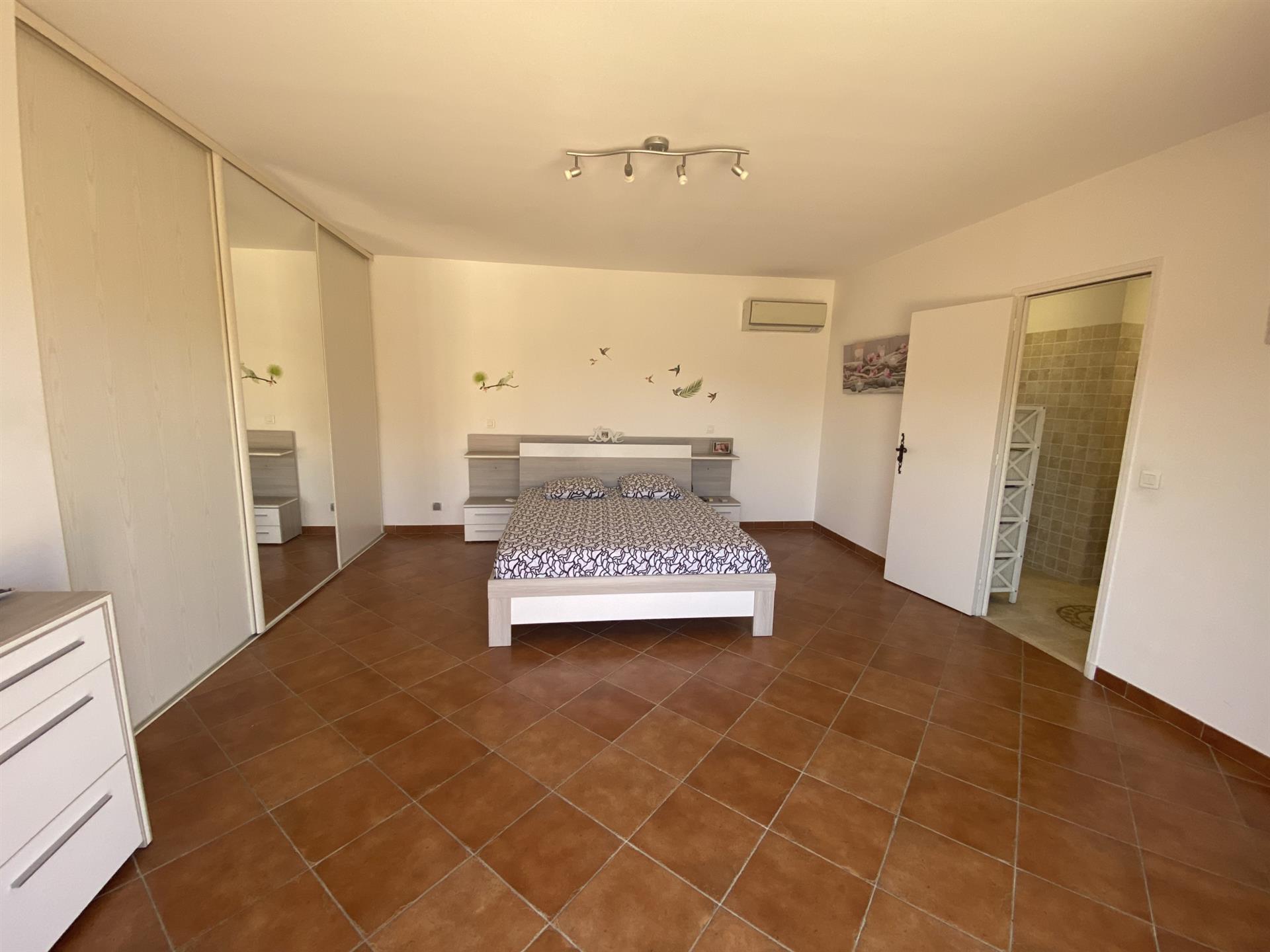 Detached villa with pool