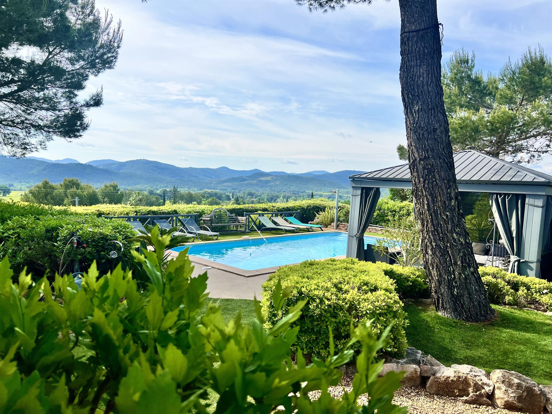Detached villa with pool