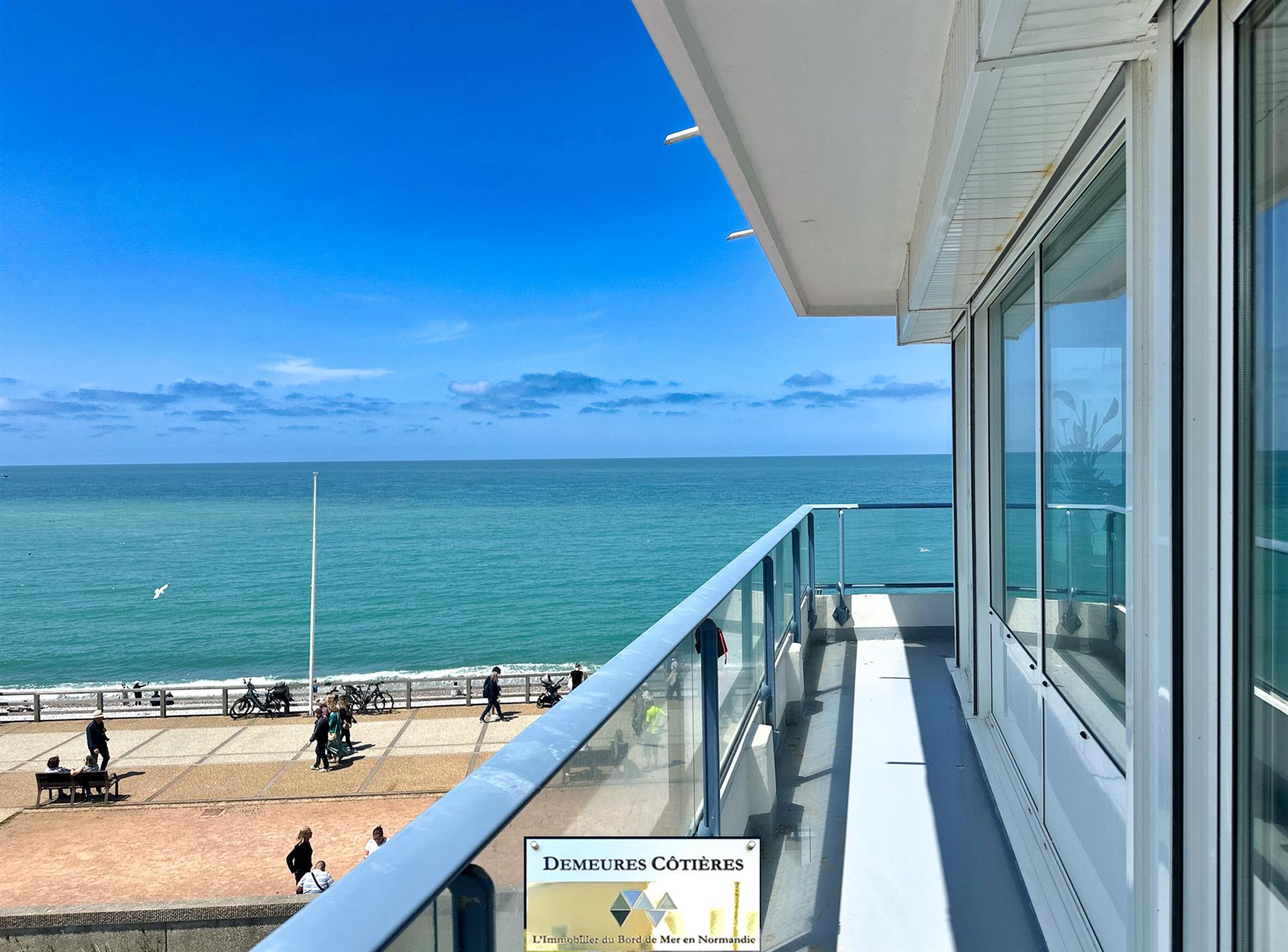 Exceptional apartment located opposite the beach of Etretat, with elevator, garage and cellars