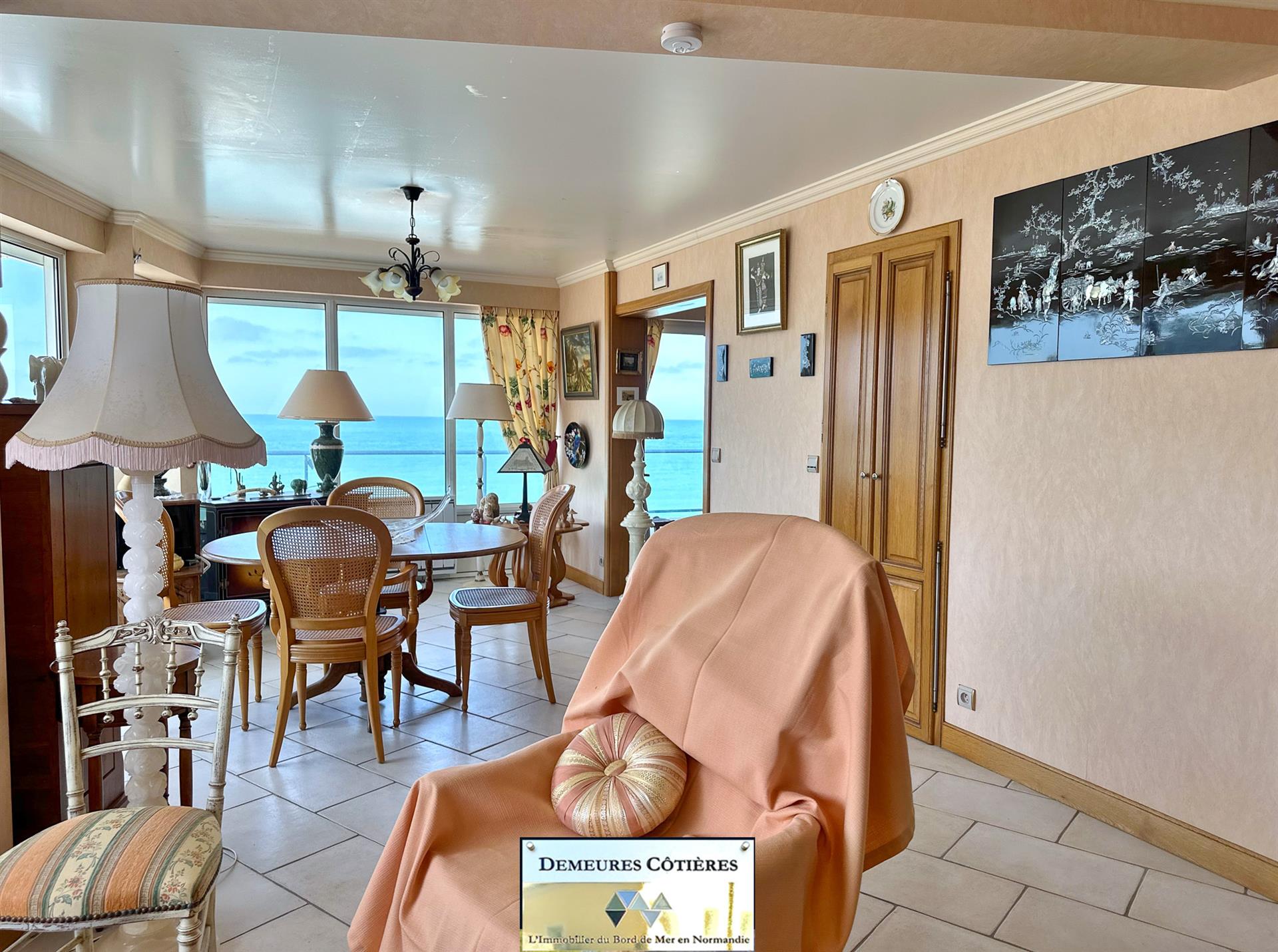 Exceptional apartment located opposite the beach of Etretat, with elevator, garage and cellars