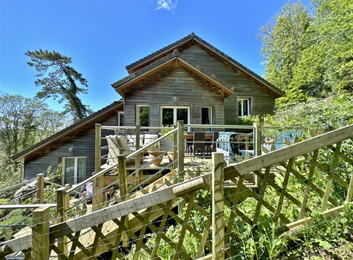 Heart Stroke ! State In The Woods, Atypical Property In Excellent Condition 800 M From The Beach