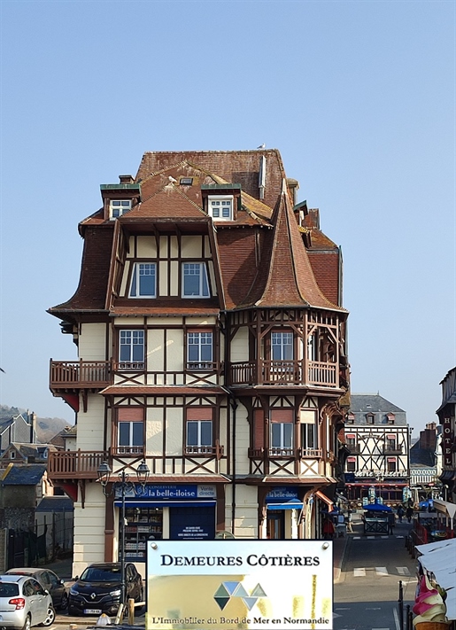 Apartment with exceptional view in the heart of Etretat, garage possibility
