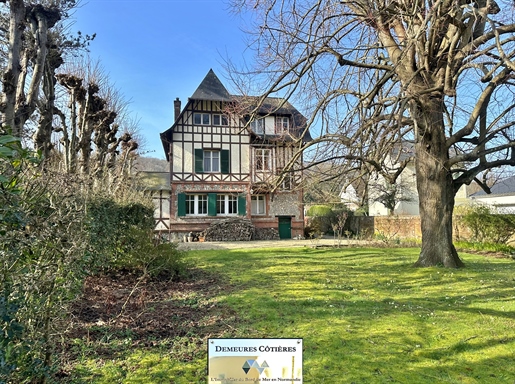 Anglo-Norman property full of charm and authenticity, with park in Etretat
