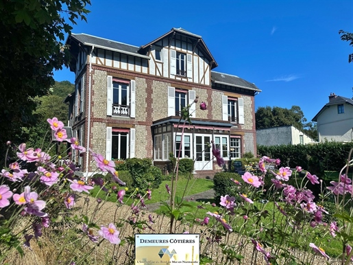 Rare on the market ! Property in the heart of Etretat with park of 1929 m2