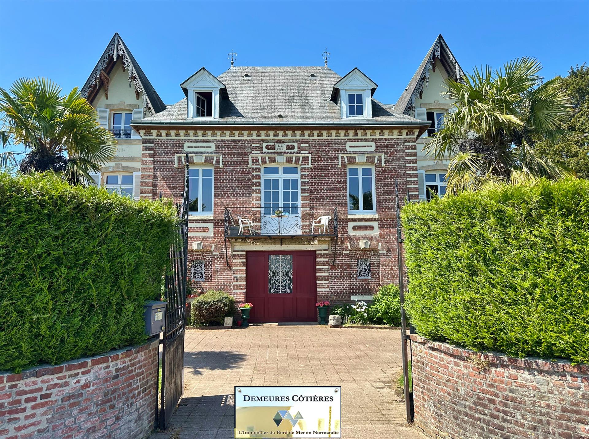 'Le Petit Chateau' - a favorite property 5 km from St Valéry en Caux