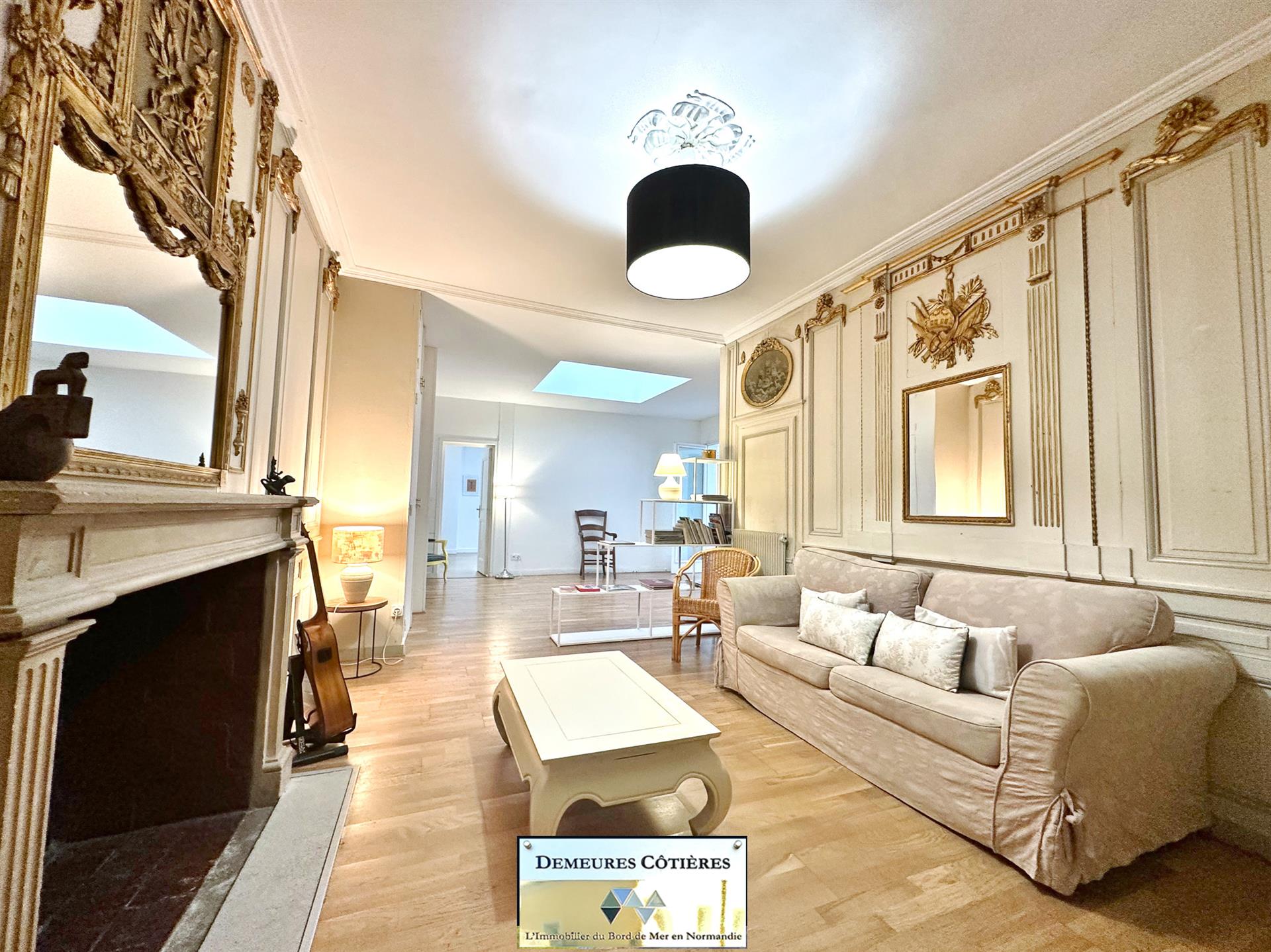 Atypical single-story apartment with garden, in the heart of Fecamp