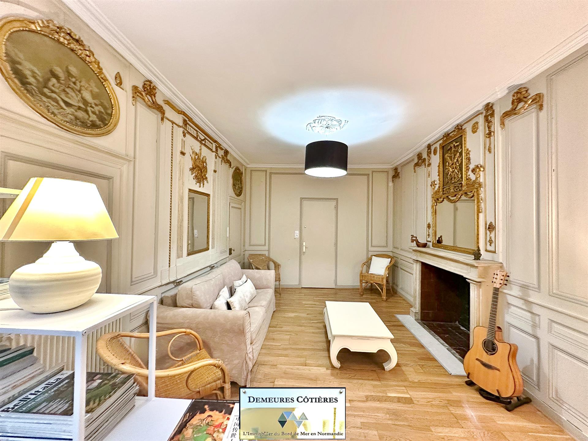 Atypical single-story apartment with garden, in the heart of Fecamp