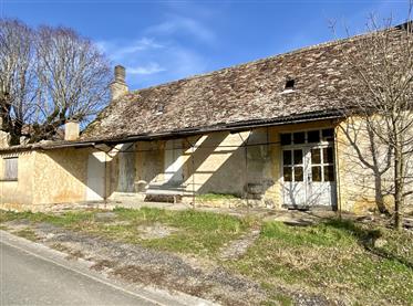 Jolie maison de village à rénover entièrement près de Beaumont-du-Périgord, Dordogne