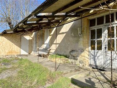 Jolie maison de village à rénover entièrement près de Beaumont-du-Périgord, Dordogne