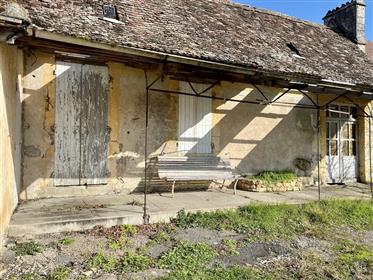 Aantrekkelijk dorpshuis dat volledig moet worden gerenoveerd in de buurt van Beaumont-du-Périgord, 