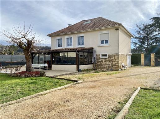 Modern 3 bedroom house with garage and garden  in Le Bugue, Dordogne