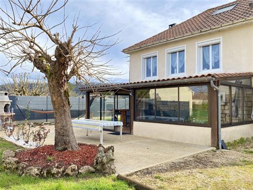 Maison moderne de 3 chambres avec un garage et un jardin au Bugue, Dordogne 