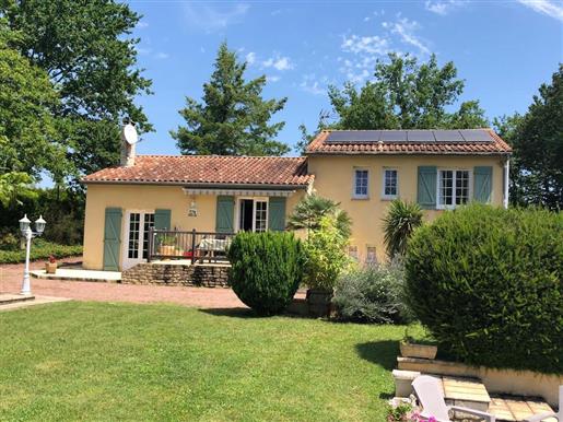 Attractive 4 bedroom house with swimming pool and large garden  near Fumel, Lot et Garonne