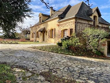 Jolie maison de style périgourdine avec gîte, piscine et 2ha à Beaumont-du-Périgord, Dordo