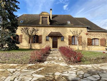 Jolie maison de style périgourdine avec gîte, piscine et 2ha à Beaumont-du-Périgord, Dordo