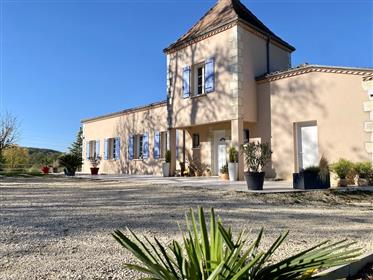 Modern country house with swimming pool, outbuildings and 5ha  near Villereal, Lot et Garonne