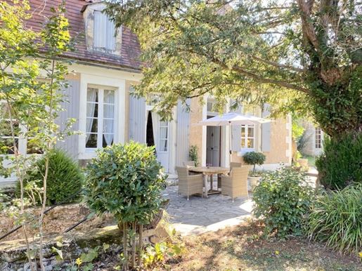 Attractive village house with studio and walled garden  in Siorac-en-Périgord, Dordogne