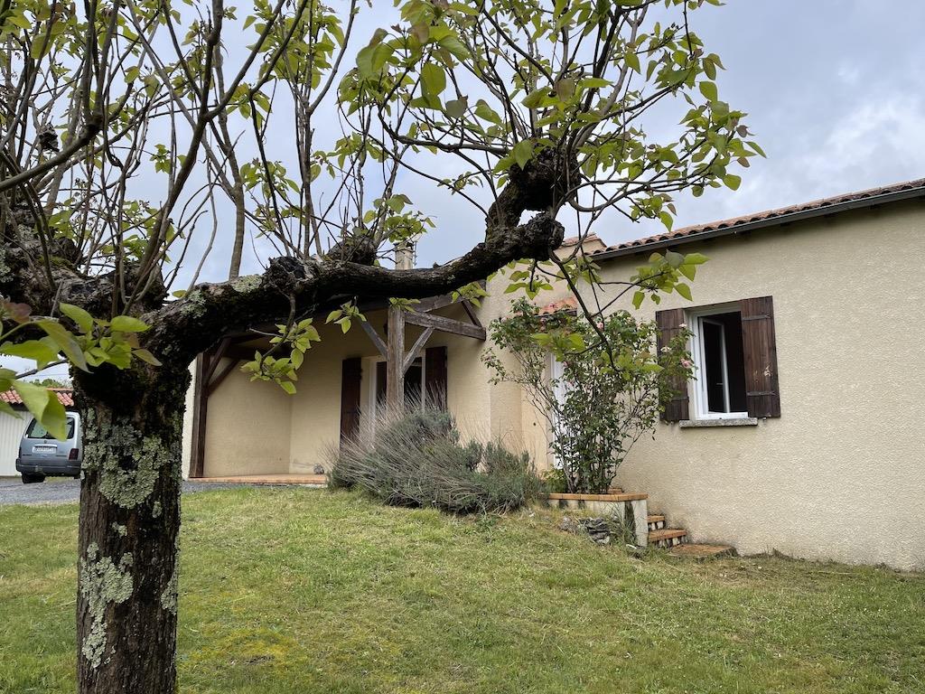 Huis met drie slaapkamers, garage en grote tuin in Issigeac, Dordogne