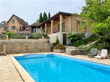 Spacieuse maison de village avec piscine chauffée et jardin à Monpazier, Dordogne