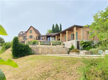 Spacious village house with heated swimming pool and garden  in Monpazier, Dordogne