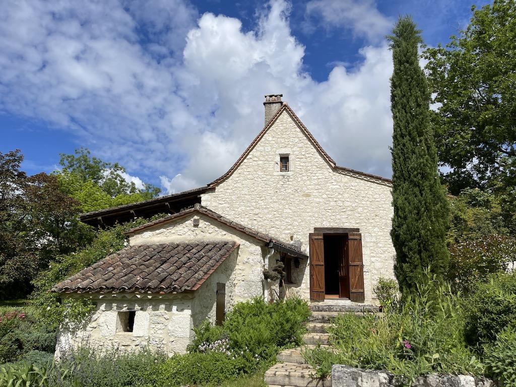 Ferme restaurée du XVIIème siècle avec un gîte, une piscine et 8 ha près d'Issigeac, Dordogne 