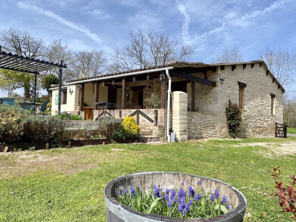Immaculately presented 2 bedroom house with large garden  near Issigeac, Dordogne