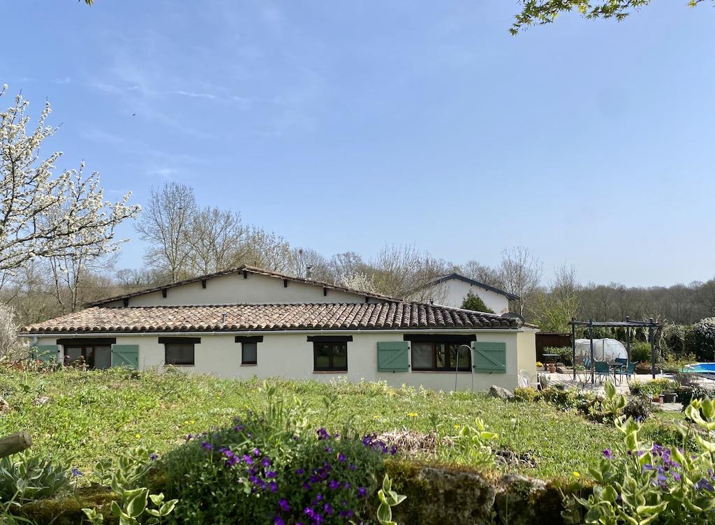 Immaculately presented 2 bedroom house with large garden  near Issigeac, Dordogne