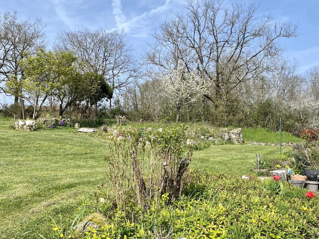 Immaculately presented 2 bedroom house with large garden  near Issigeac, Dordogne