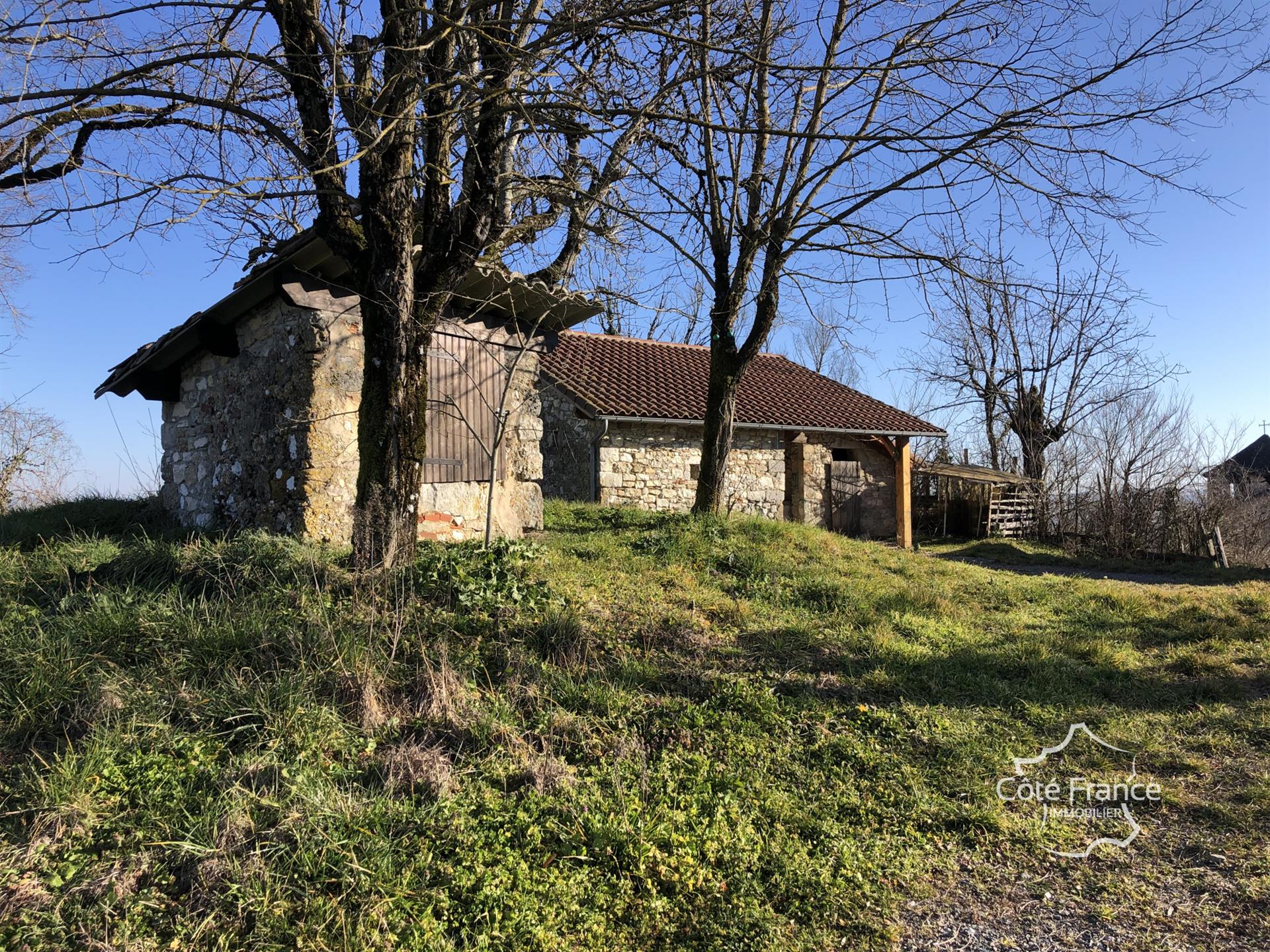 Casa de piedra con preciosas vistas y gran jardín Montmurat 15600