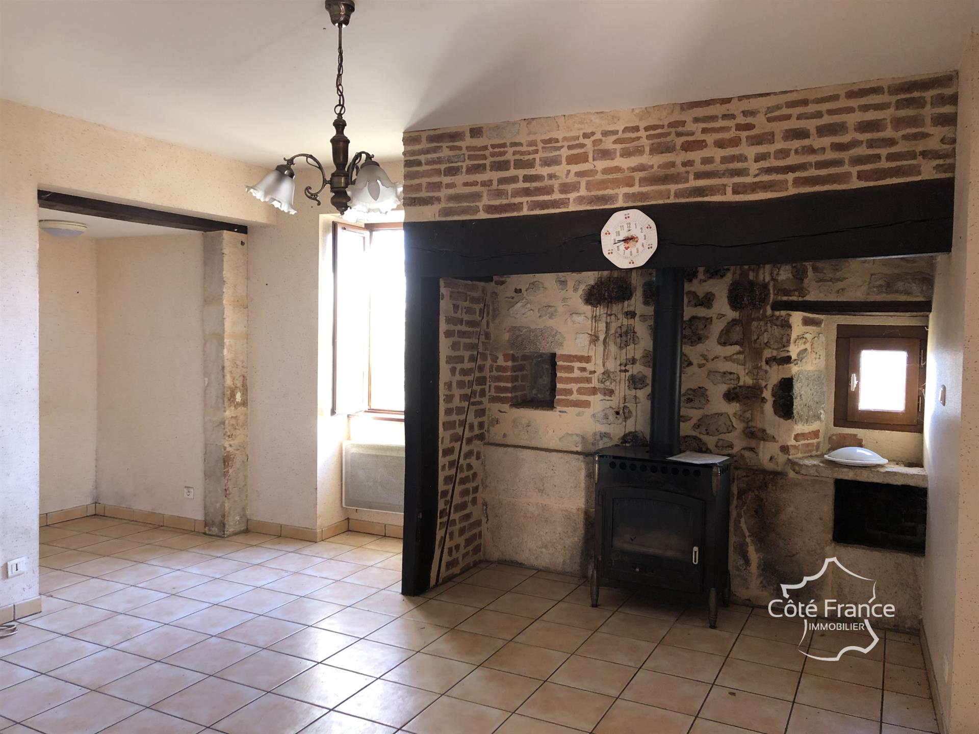 Casa de piedra con preciosas vistas y gran jardín Montmurat 15600