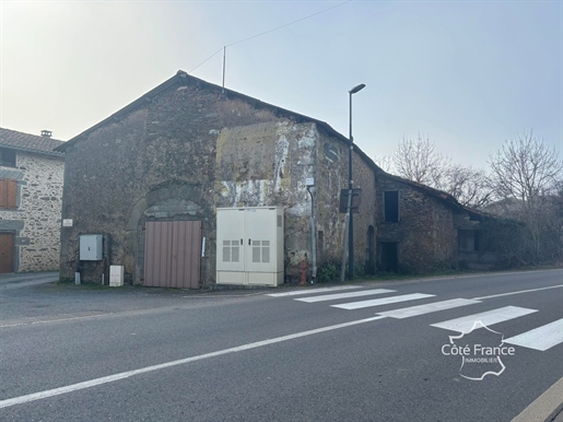 Te renoveren schuur in het centrum van een klein dorp, St. Santin-De-Maurs 15600 Cantal / Aveyron