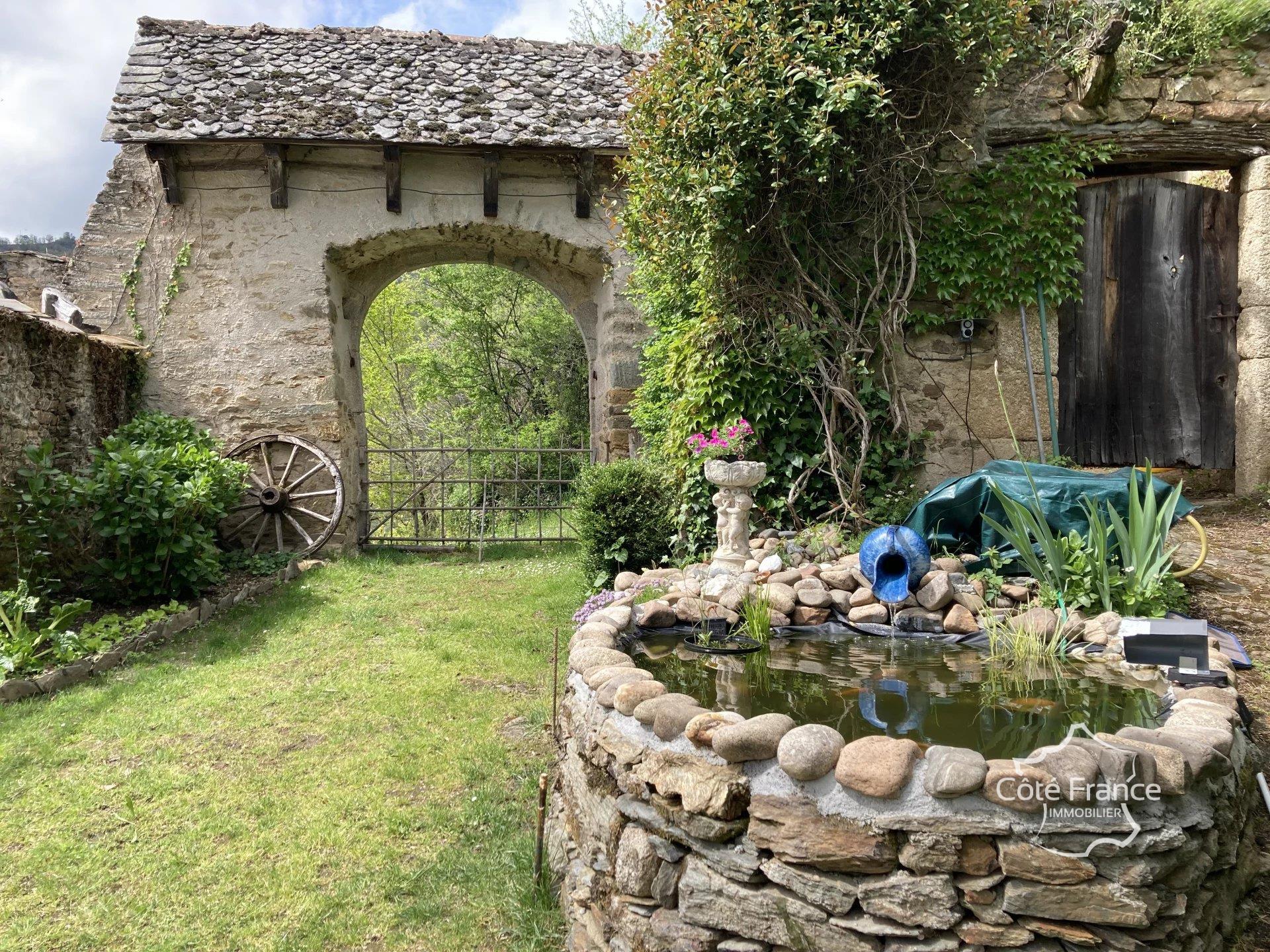 Gran casa de campo con casas rurales con preciosas vistas.