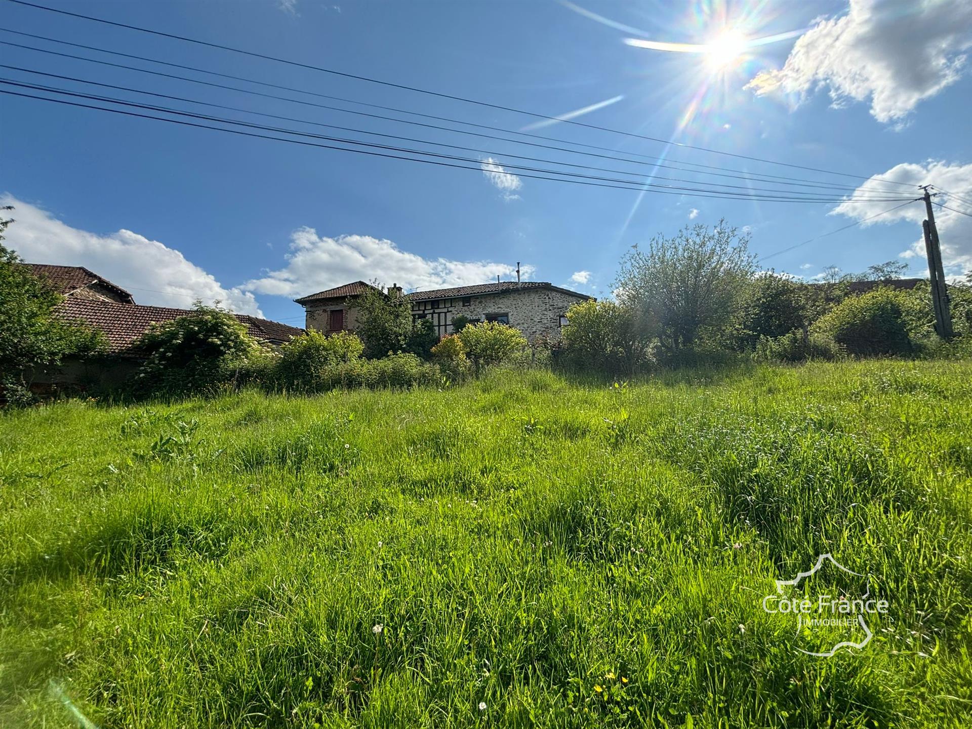 En exclusiva, encantadora casa con hermosa vista en un caserío a 5 minutos de Maurs 15600