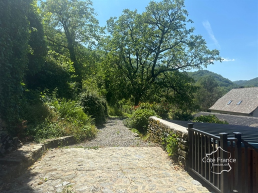 Graziosa casetta di carattere in un villaggio, con vista sul Lot St. Sulpice, vicino a Vieillevie