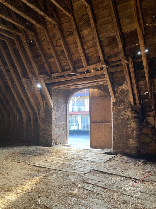 Grote schuur van uitzonderlijke schoonheid te koop St. Santin -de-Maurs Cantal / Aveyron