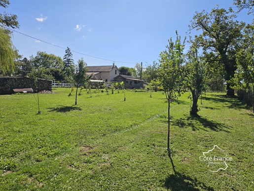 Maison de caractère (T5, renovée) avec appartement plain-pied à la campagne à Le Trioulou 15600 Cant