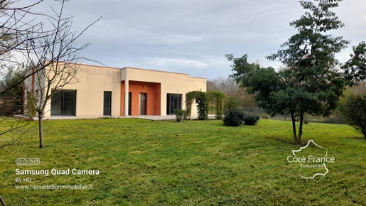 Property Recent house on 27000M2 2 minutes from the center of La Flèche in Clermont Créans