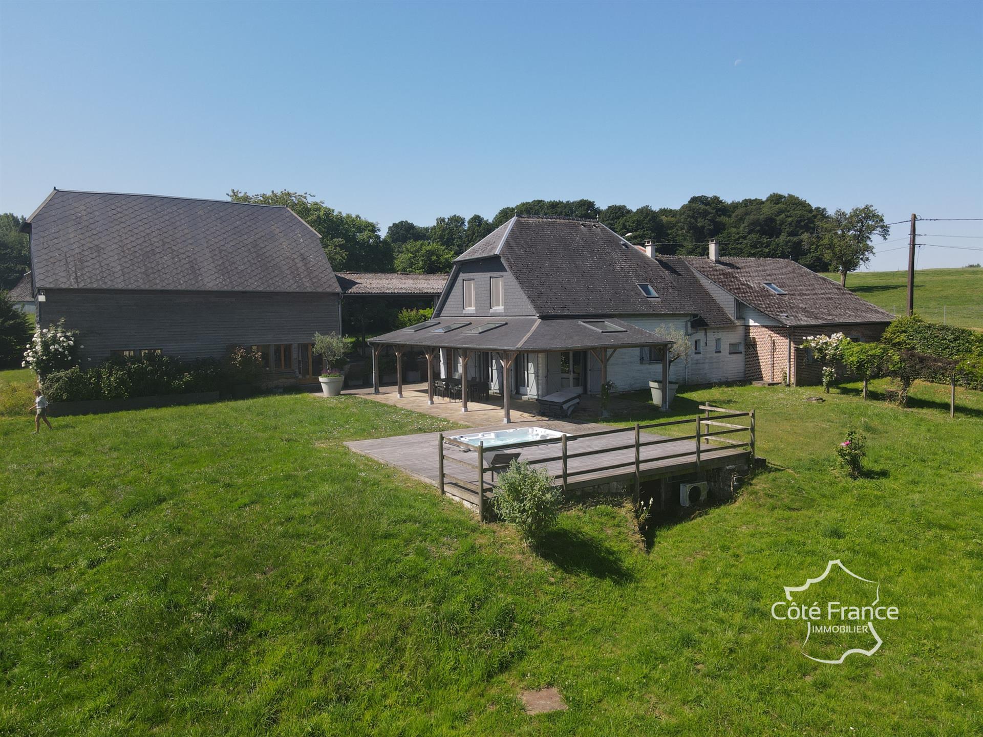 Aisne Jeantes A little paradise awaits you, on a beautiful plot of 22,284m2 and the view... Without